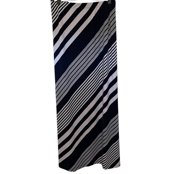 🔥SALE🔥Susan Graver Weekend Striped Liquid Knit Maxi Skirt SZ 3X - Picture 2 of 5